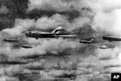Фото розповсюджене державним агентством Північної Кореї з підписом «Військові літаки Корейської Народної Республіки під час Корейської війни»