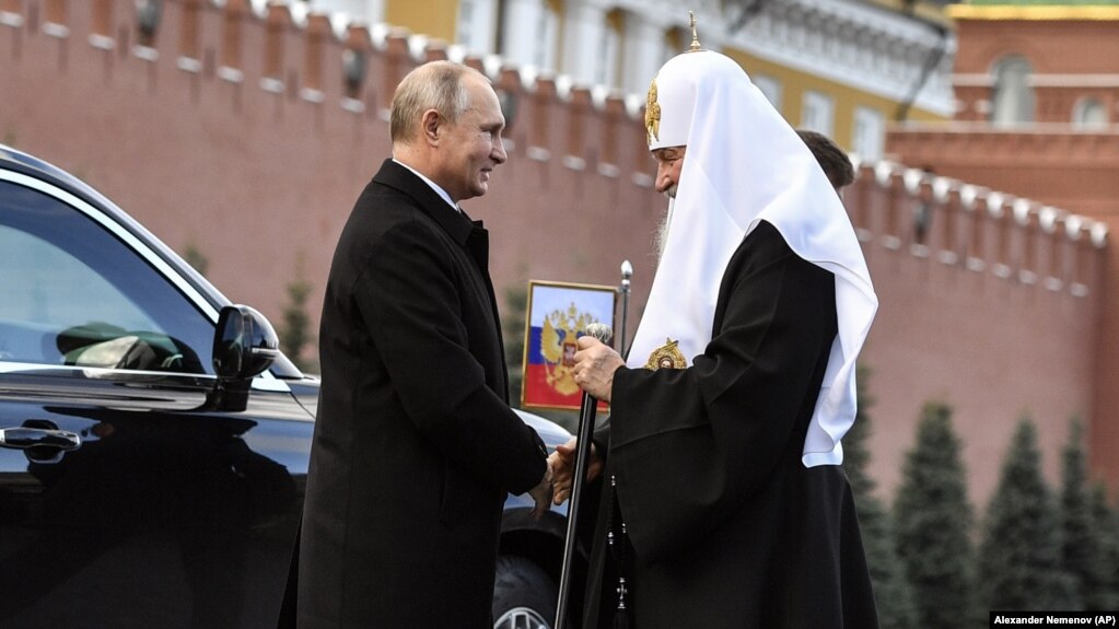 Президент Росії Володимир Путін (ліворуч) і Московський патріарх Кирило. Москва, 4 листопада 2018 року