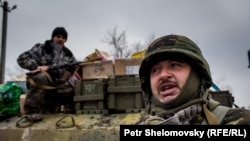 Украинские военнослужащие под Дебальцевом