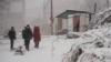 Сахалин: ураганный ветер снес с балкона пенсионерку 