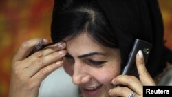 Radio Azadi fans can now send and receive updates via mobile phones in Afghanistan.