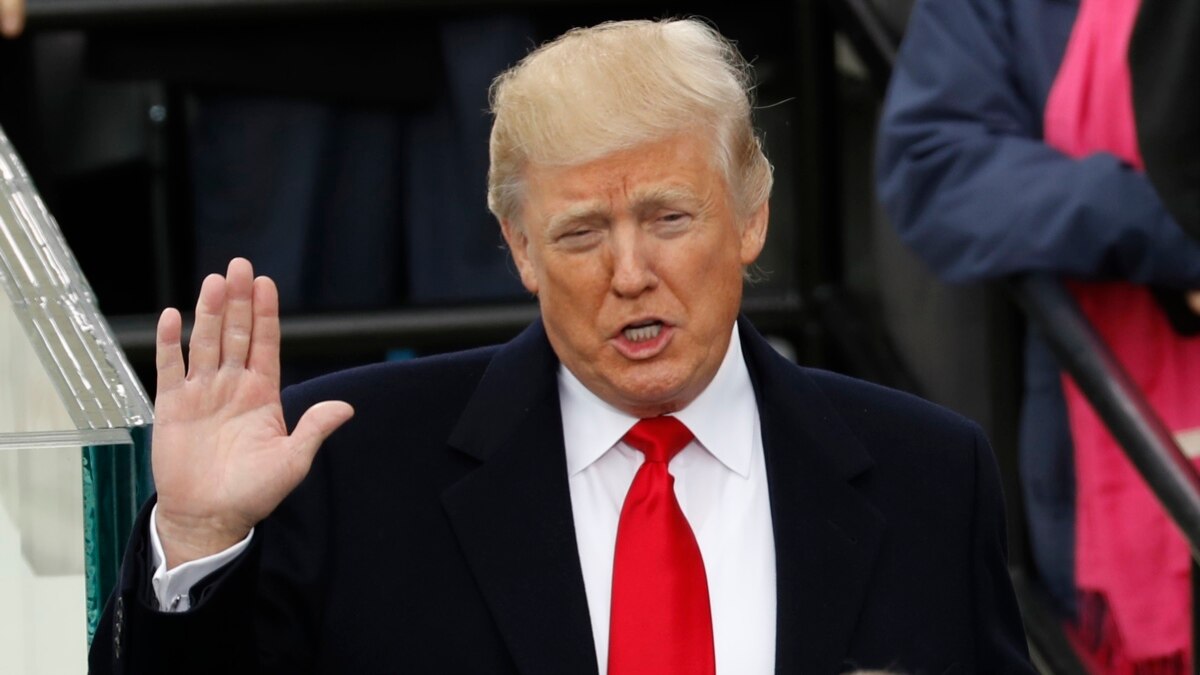 Президент США Дональд Трамп підписав перші укази
