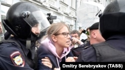 Задержание Любови Соболь перед акцией оппозиции, 3 августа 2019 года 