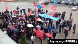 Protesters demonstrate in support of the ATR TV station in Crimea on March 31. 