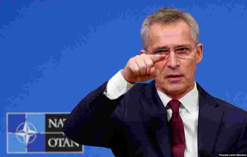 БЕЛГИЈА - Генералниот секретар на НАТО Јенс Столтенберг денеска, пред состанокот на министрите за одбрана на земјите членки на Алијансата кој се одржува во Брисел, рече дека ќе дискутираат за различни теми меѓу кои за улогата на НАТО во Авганистан и за тоа што може повеќе да направат за да ја поддржат борбата против ИСИС и меѓународниот тероризам.
