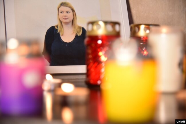 Учасники мітинга-реквієма пам'яті громадської активістки Катерини Гандзюк «Її вбили» у Львові, 4 листопада 2018 року