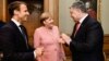 Президент Франції Емманюель Макрон, канцлер Німеччини Анґела Меркель і президент України Петро Порошенко (зліва направо). Аахен, Німеччина, 10 травня 2018 року