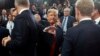 Donald Trump je na početku samita u Briselu lidere NATO članica pozdravio tapšanjem po leđima. 11. jul 2018