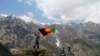 افغانستان کې سولې ته د رسېدو هیلې او ورځ تر بلې د جګړې شدت ته اندېښنې