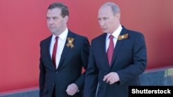 D.Medvedev və V.Putin