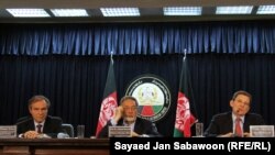 Afghanistan -- Germany's special representative for Afghanistan and Pakistan Michael Steiner (L), US Special Representative for Afghanistan and Pakistan Marc Grossman (R) and Afghan Foreign Minister Zalmai Rasool (C), Kabul, 27Jun2011