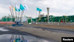 Общий вид нефтеперерабатывающего завода «Болашак» на Кашаганском морском нефтяном месторождении недалеко от Атырау