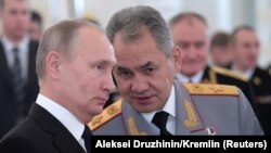 Rusiyanın Xəzərdəki hərbi hegemonluğu rəsmiləşdirilib - Şəkildə prezident Putin (solda) və müdafiə naziri Sergey Shoigu