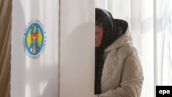 Гласањето на изборите во Молдавија. 