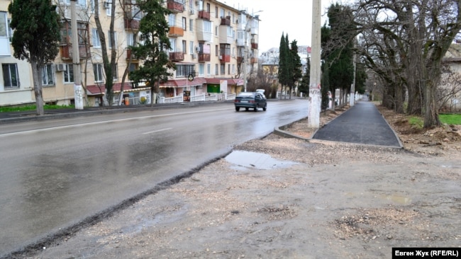 В этом месте съезд вообще не заасфальтировали