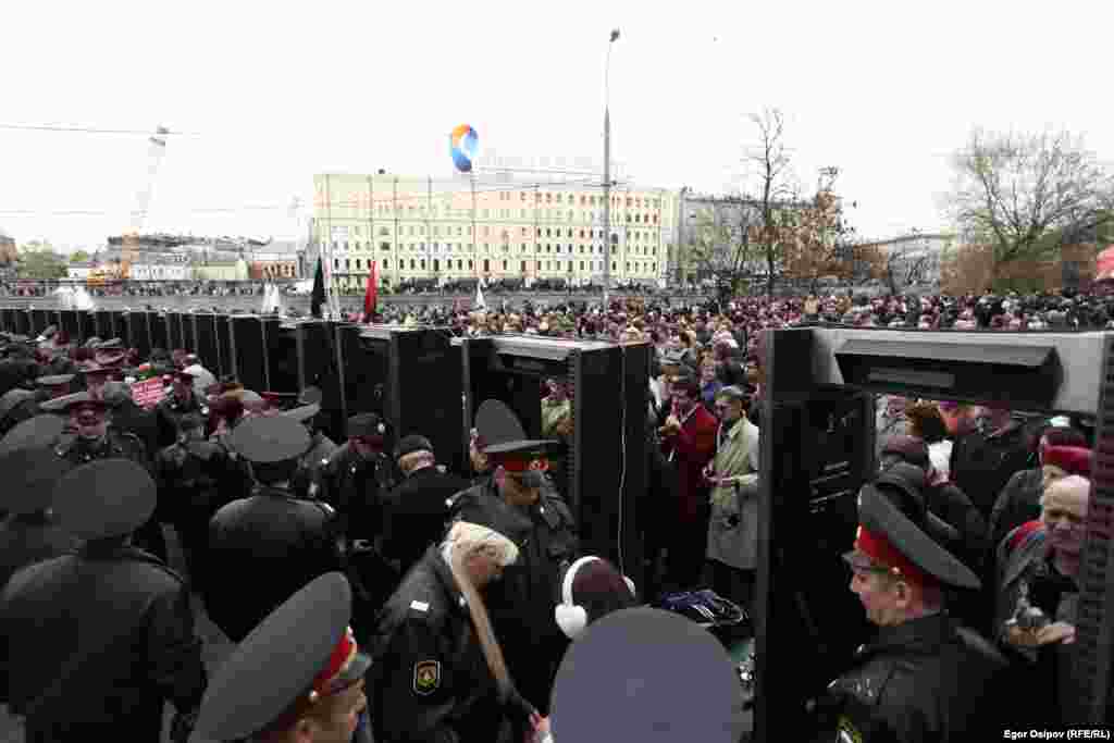 Вход на митинг