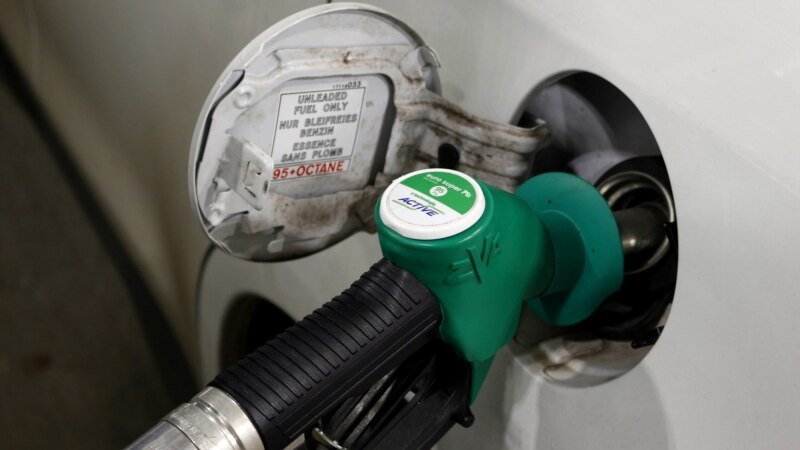 РКЕ: Цената на горивата намалена за 2,5 денари по литар 