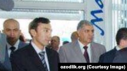 Гайрат Ниязов (второй слева), представитель компании GM Uzbekistan. 