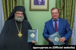 S desna na lijevo: predsjednik Imperatorskog pravoslavnog palestinskog društva, bivši direktor FSB-a Rusije Sergej Stepašin i mitropolit Isaija (Kiparska pravoslavna crkva) nakon potpisivanja sporazuma o saradnji, 14. decembra 2018.