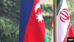 Azərbaycan və İran bayraqları