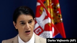 Premijerka Brnabić na meti Amfilohija