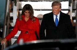 Președintele american Donald Trump și soția sa, Melania Trump au sosit la Londra luni seară, pentru summitul NATO , 2 decembrie 2019.