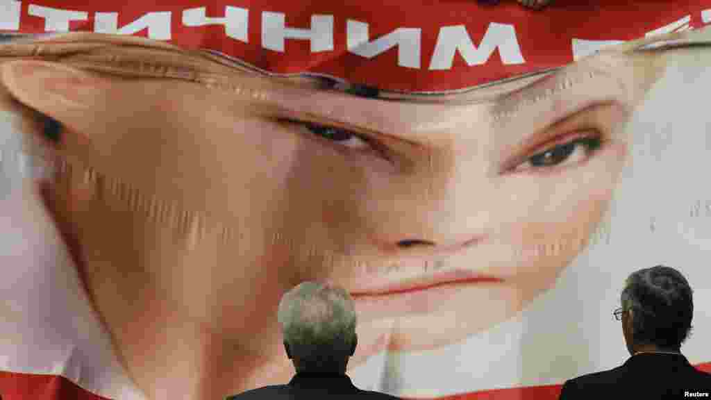 Portreti i Timoshenkos nga p&euml;rkrah&euml;sit e saj n&euml; seanc&euml;n e Parlamentit...