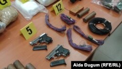 Oružje zaplijenjeno od strane Državne agencije za istrage i zaštitu (SIPA), Sarajevo, fotoarhiv