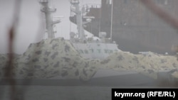 Захваченный украинский корабль в порту Керчи, 4 декабря 2018 года