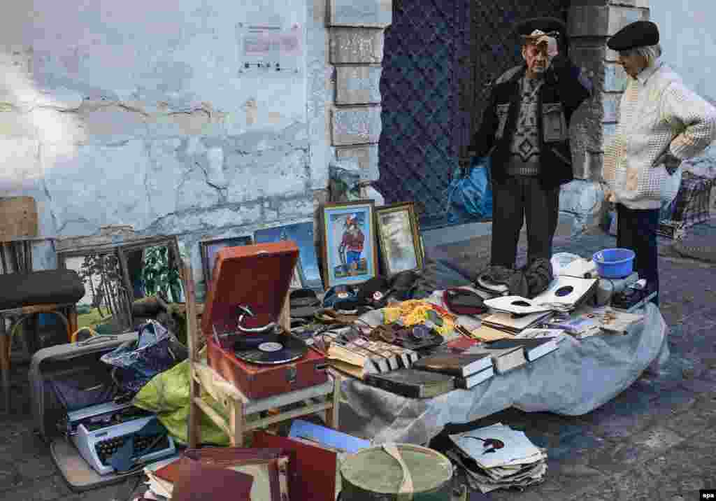 Used books, paintings, and vinyl albums are for sale at a popular flea market in the western Ukrainian city of Lviv (epa/Roman Pilipey)