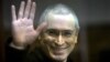 میلیاردر سابق روس و منتقد ولادیمیر پوتین از زندان آزاد شد 