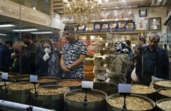 Тегеран, Великий базар: заходами безпеки переймаються не всі. 18 березня 2020 року