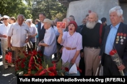 Покладання квітів у Дніпрі, 22 червня 2017 року, здійснене членами забороненої судом громадської організації «Союз радянських офіцерів»