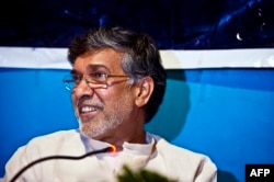 Kailash Satyarthi la o conferință de presă la New Delhi