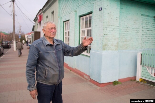 Тут была лепельская турма, далей — уваход у гарадзкі сад