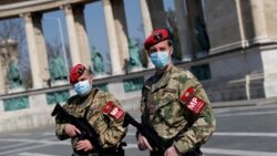 Vojnici patroliraju Budimpeštom, travanj 2020.