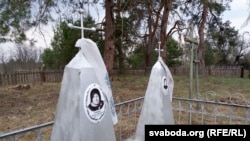 На Радаўніцу беларусы адведваюць магілы сваякоў