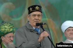 Первый президент Татарстана Ментимер Шаймиев в День официального принятия ислама. 2011 год