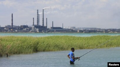 Стендтегі секс Маринаның ағасы оны қан жоғалтуына байланысты алғаш рет жыныстық қатынасқа түсуге көндірді