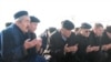 Оппозиция у могилы Заманбека Нуркадилова потребовала отставки главы МВД