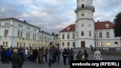 Магілёўцы дзівяцца на гарніста Магіслава.