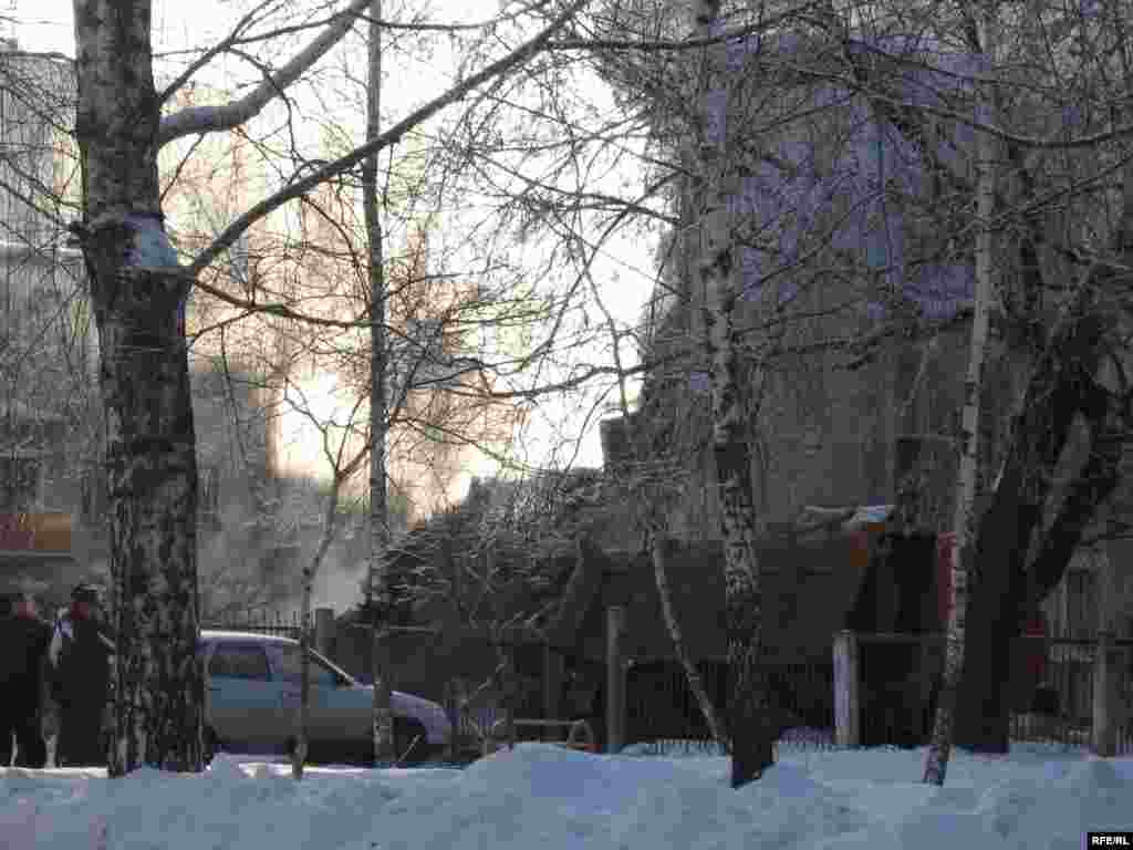 Корбаннар сыны әлегә 8 кеше, дип хәбәр ителә. - Damaged building as a result of gas explosion in Kazan, Malaya Pecherskaya st.7. 9 january 2008
