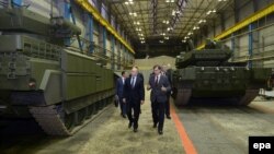 Президент России Владимир Путин на танковом заводе