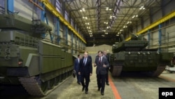 Ruski predsednik Vladimir Putin u fabrici vojnih vozila Uralvagonzavod, 2015