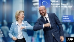 Șefa Comisiei, Ursula von der Leyen, și președintele Consiliului UE, Charles Michel.
