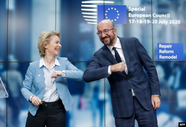 Урзула фон дер Лаєн та Шарль Мішель під час одного з самітів ЄС в Брюсселі
