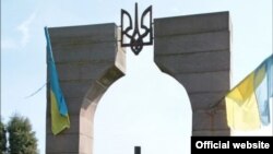 Верхня частина монументу воякам УПА на цвинтарі польського села Грушовичі неподалік українського кордону, який був зруйнований минулого року