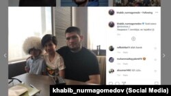 Хабиб Нурмагомедов с сыном и внуком президента Узбекистана Шавката Мирзияева.
