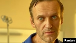 Алексей Навальный в берлинской клинике спустя месяц после отравления