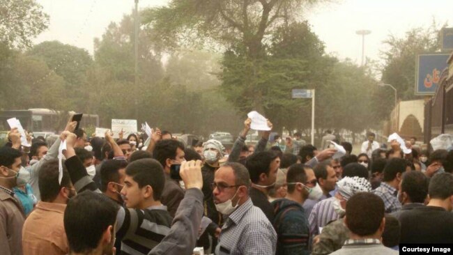 Protest in southern city of Ahvaz against pollution, 9 February 2015